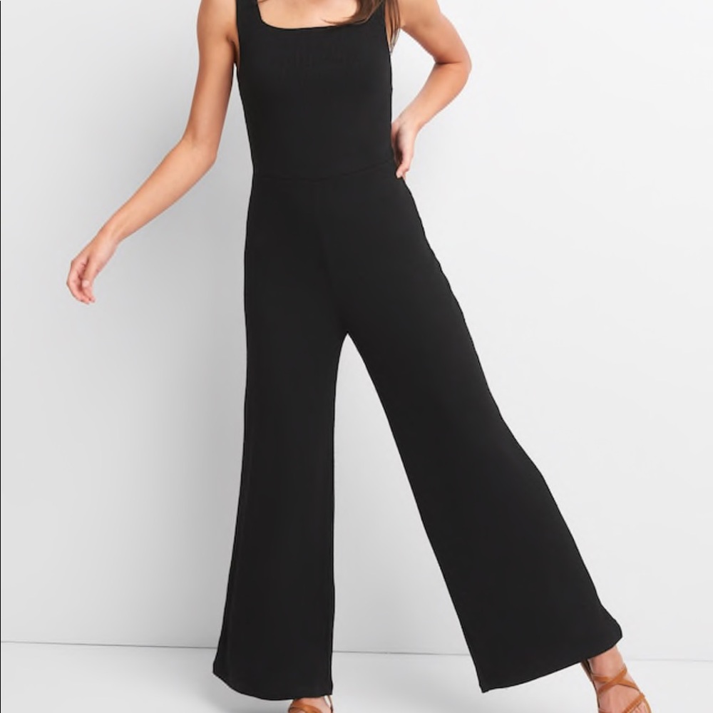 Black romper gap